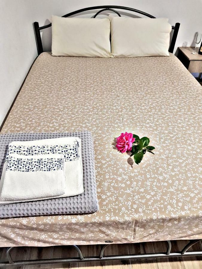 Villa Giannis Apartments เนอาวรัสนา ภายนอก รูปภาพ