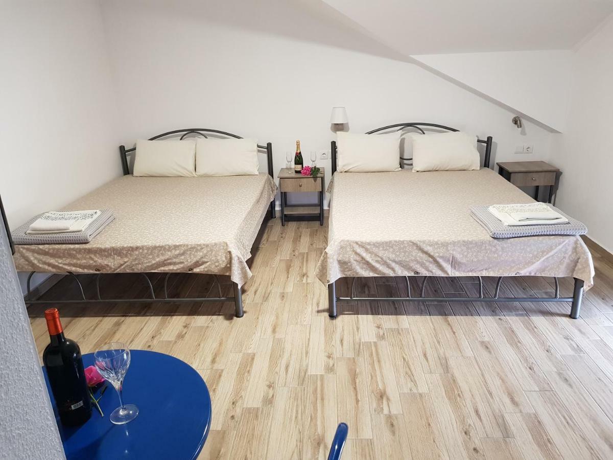 Villa Giannis Apartments เนอาวรัสนา ภายนอก รูปภาพ