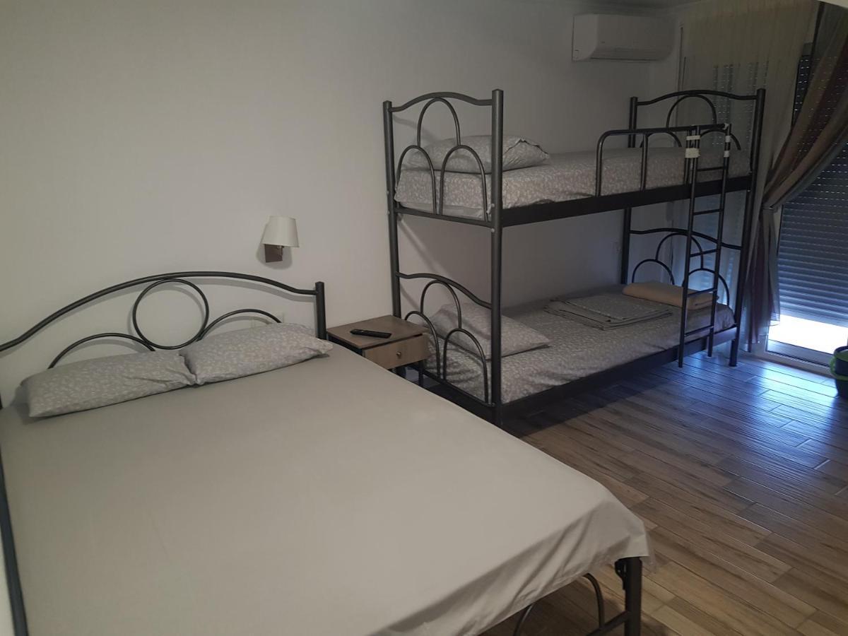 Villa Giannis Apartments เนอาวรัสนา ภายนอก รูปภาพ