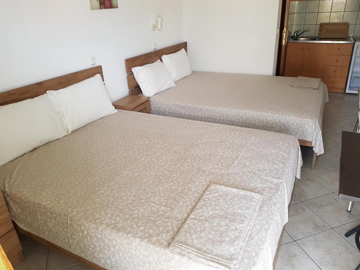 Villa Giannis Apartments เนอาวรัสนา ภายนอก รูปภาพ